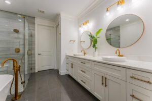 Bathroom Remodeling Tips for a Luxurious and Practical Space