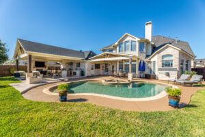 Transform Your Outdoor Space: The Beauty of Covered Patios & Outdoor Kitchens